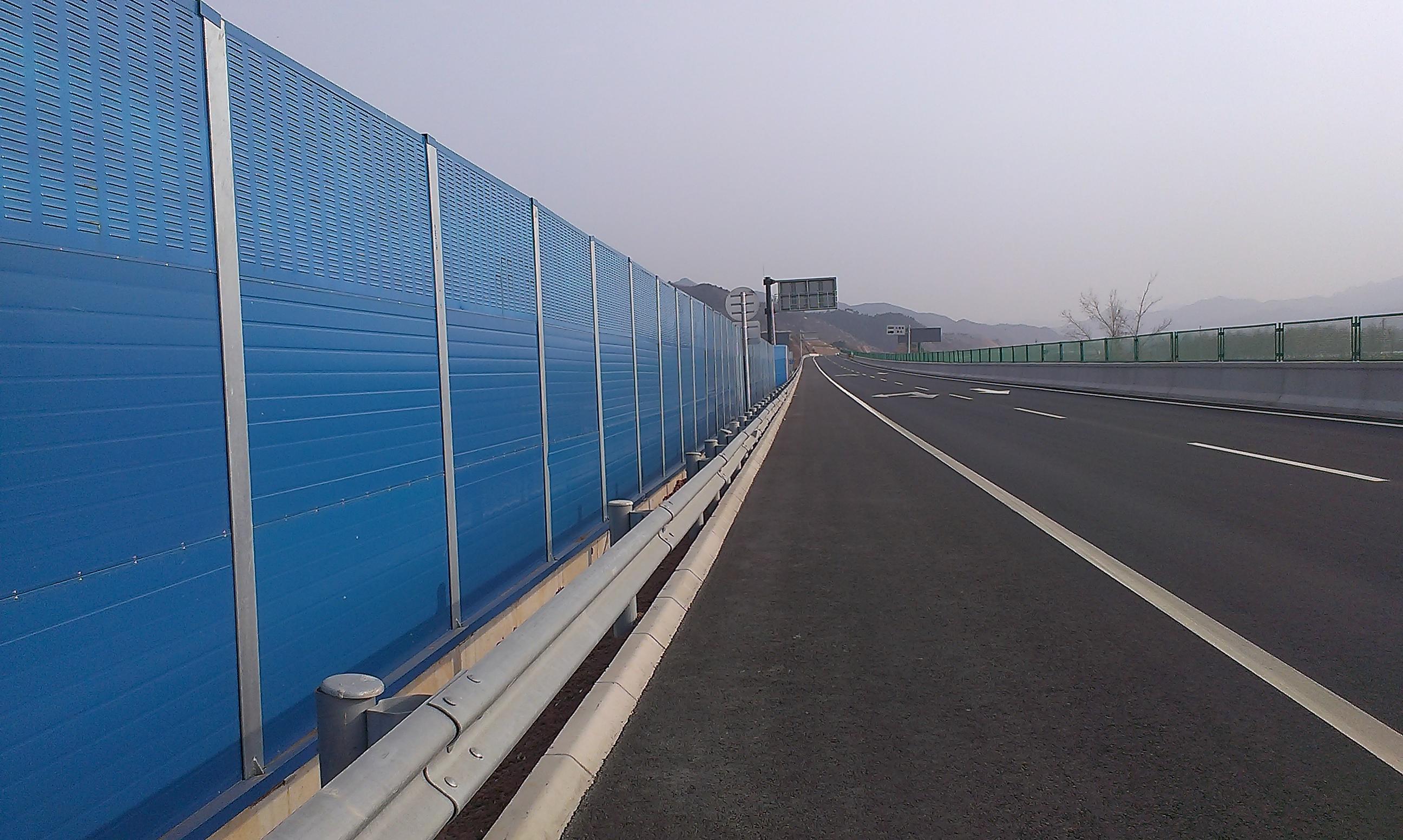 <a href=http://www.wuwudws.cn/news_article?news_id=136>公路聲屏障</a>