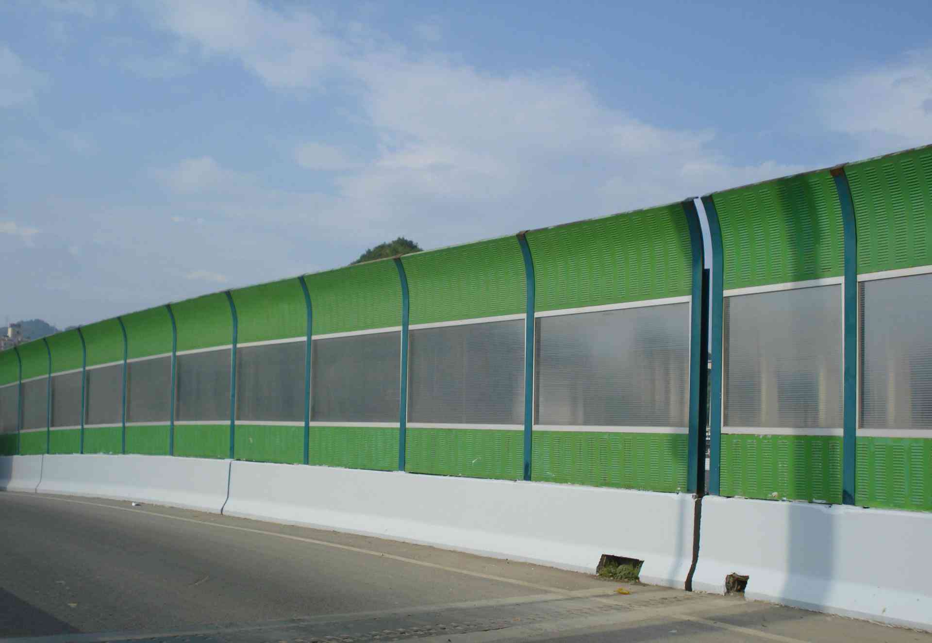 <a href=http://www.wuwudws.cn/news_article?news_id=139>公路聲屏障</a>